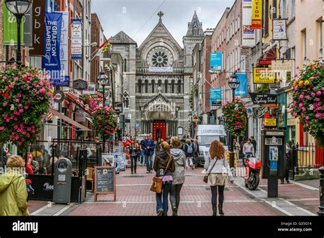 Shoppers on Grafton Street are amazed as Three Ireland's 3D art .